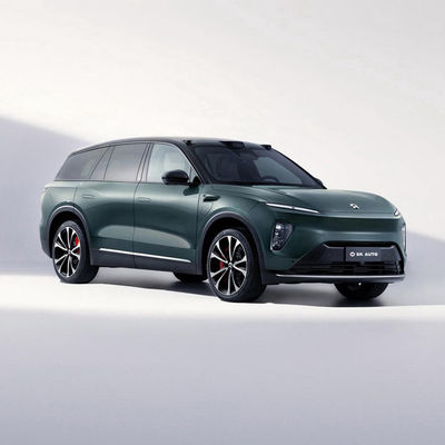As rodas puras do NIO ES8 4X4 quatro do carro de Eletric conduzem o corta-mato Off Road SUV do elevado desempenho dos esportes