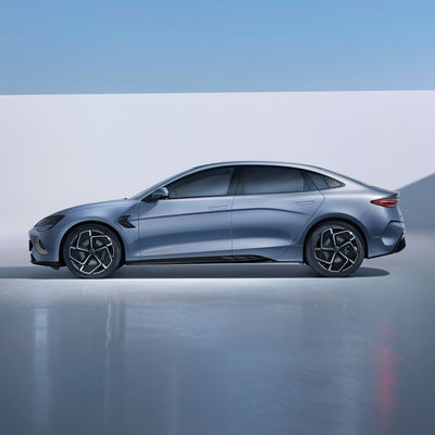 Os sedanes elétricos do SELO EV de BYD 650km quatro rodas conduzem o veículo elétrico superior