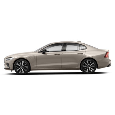 O meio da movimentação de quatro rodas de carro elétrico da limusina de Volvo S60 T8 obstrui em EV híbrido