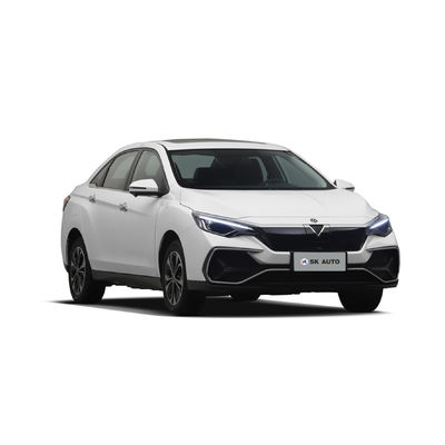O cruzamento longo varia o automóvel EV Dongfeng Venucia D60EV que de 420km o cruzamento longo varia carros de 420km EV para famílias