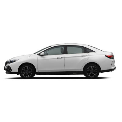 O cruzamento longo varia o automóvel EV Dongfeng Venucia D60EV que de 420km o cruzamento longo varia carros de 420km EV para famílias