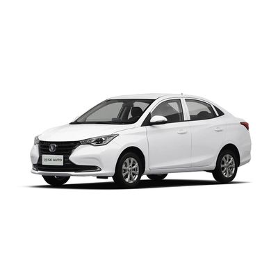 A segunda mão quase nova usou o sedan de Changan YueXiang da gasolina dos carros