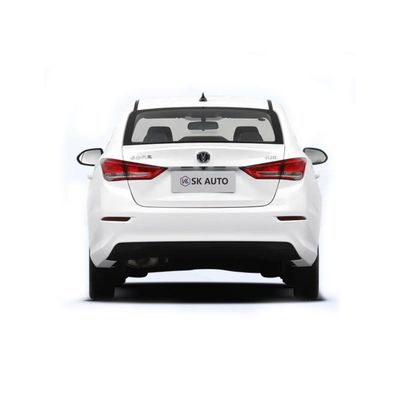 A segunda mão quase nova usou o sedan de Changan YueXiang da gasolina dos carros