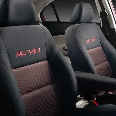 A segunda mão quase nova usou o sedan de Changan YueXiang da gasolina dos carros