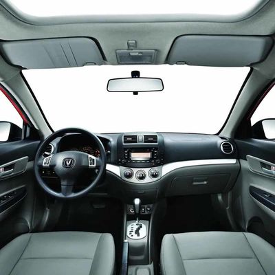 A segunda mão quase nova usou o sedan de Changan YueXiang da gasolina dos carros