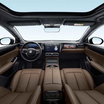 Porta elétrica 5 Seat da movimentação 4 da roda dos sedanes dois de 500KM Leapmotor C01 com teto-solar panorâmico
