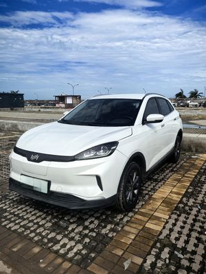Usado alcance 400km 160kW SUV elétrico Weltmeister Carro de segunda mão em bom estado baixa quilometragem preto