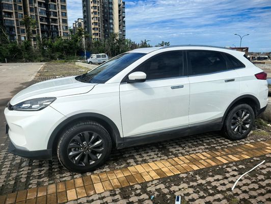 Usado alcance 400km 160kW SUV elétrico Weltmeister Carro de segunda mão em bom estado baixa quilometragem preto
