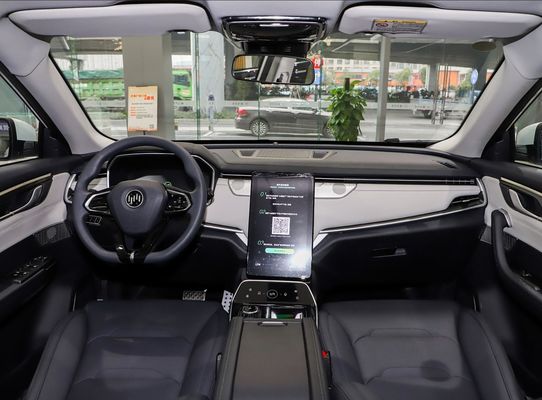 Usado alcance 400km 160kW SUV elétrico Weltmeister Carro de segunda mão em bom estado baixa quilometragem preto