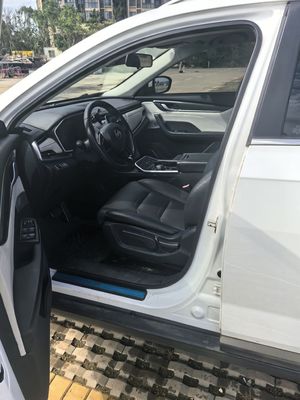 Usado alcance 400km 160kW SUV elétrico Weltmeister Carro de segunda mão em bom estado baixa quilometragem preto