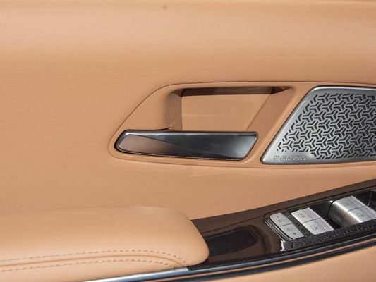 Veículo modelo 601km alcance 83.2kWh capacidade da bateria AWD carregamento rápido teto solar estrutura de alta tensão confortável para a família