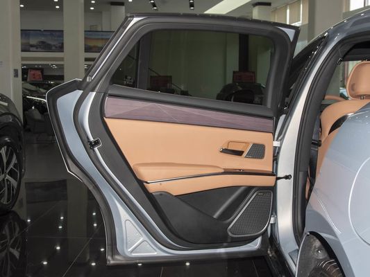 Veículo modelo 601km alcance 83.2kWh capacidade da bateria AWD carregamento rápido teto solar estrutura de alta tensão confortável para a família
