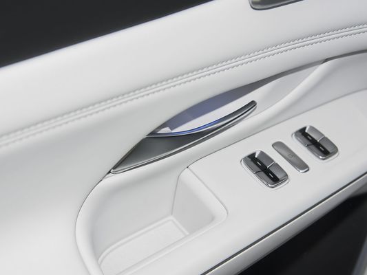 2025 Xpeng G9 SUV totalmente elétrico 93.1kWh Capacidade da bateria 423kW Max Potência do motor 680km Longo alcance e carregamento rápido com teto solar