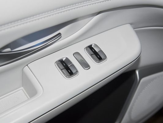 2025 Xpeng G9 SUV totalmente elétrico 93.1kWh Capacidade da bateria 423kW Max Potência do motor 680km Longo alcance e carregamento rápido com teto solar