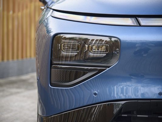 Maximize sua experiência de condução com o Xpeng G9 Veículo elétrico de carregamento rápido Torque máximo do motor 695N.m Potência máxima do motor 423kW Velocidade máxima 200km/h